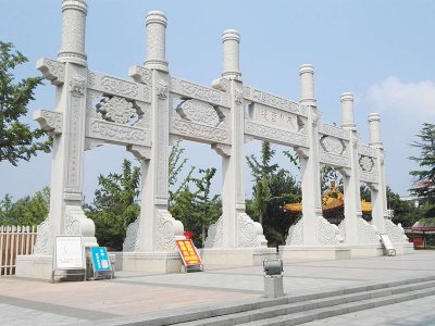 五門(mén)簡(jiǎn)易石牌坊